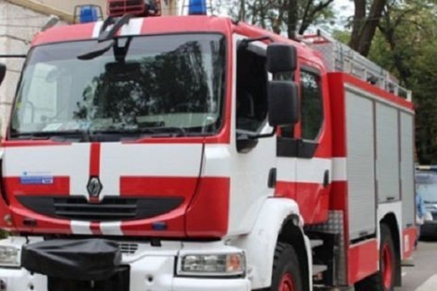 Русенски пожарникари помогнаха на заключено дете и блокирани в стая възрастни хора