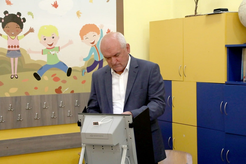 Политиците трябва да са почтени, каза при гласуването си премиерът Главчев (ВИДЕО)
