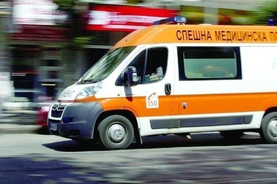 Английски турист падна от хотелска тераса, с опасност за живота е