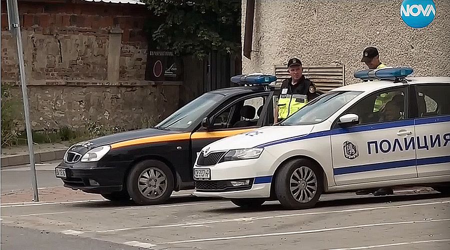 Откриха 14 сандъка с боеприпаси в подземие на общинска сграда