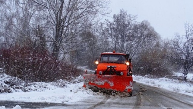 Младеж на коктейл от наркотици нападна шофьор на снегорин