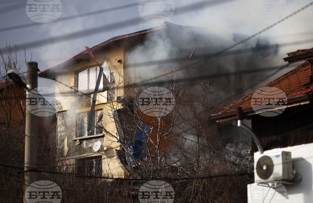 Издирват двама души след взрива в Банкя