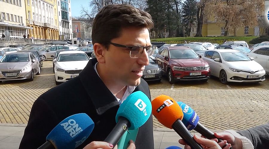 Сабрутев: Борисов да не се прави на многострадална Геновева, а да почне да управлява