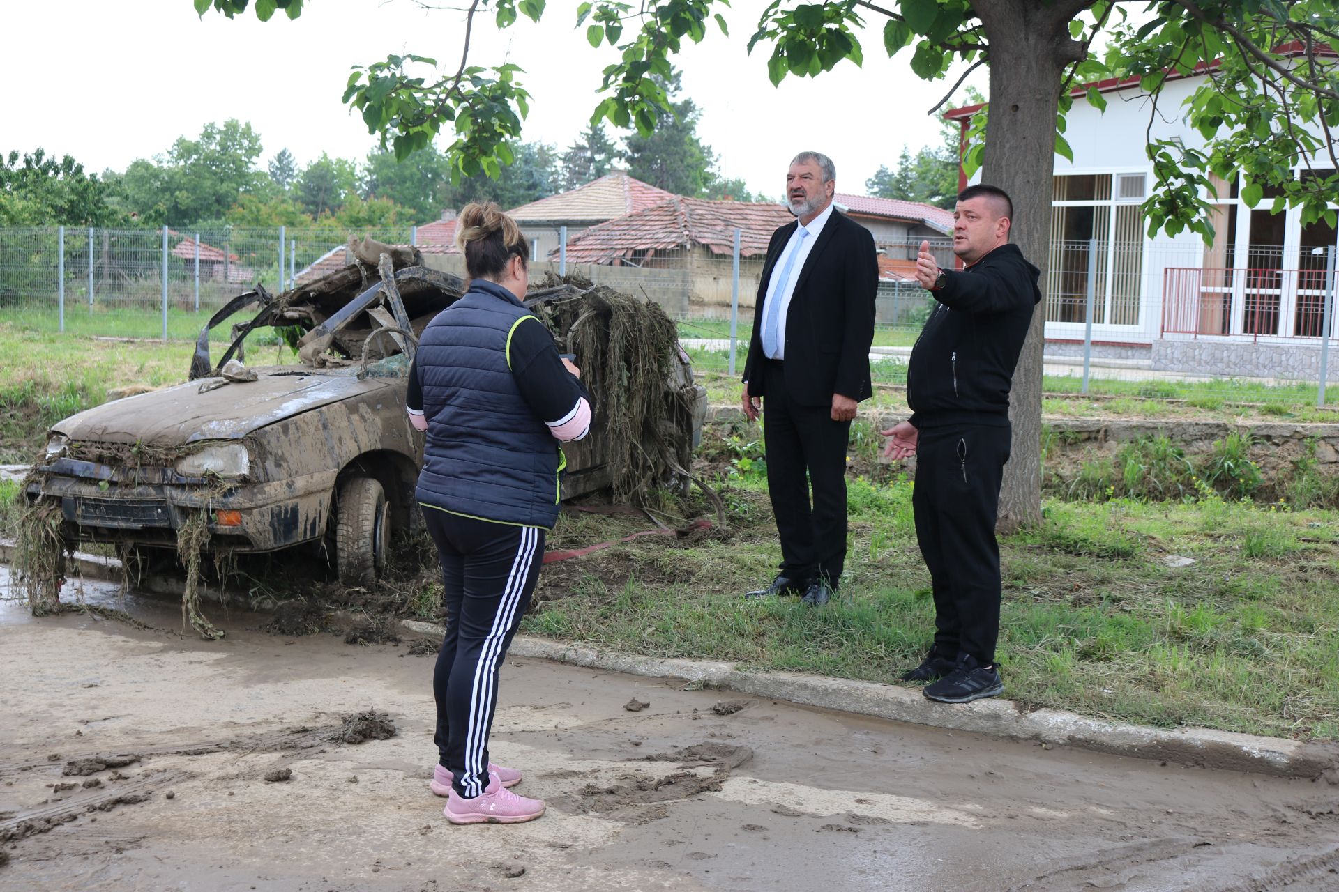 Проливен дъжд наводни улиците в село Мечка