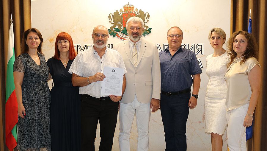 Продадоха на УМБАЛ "Медика Русе" бившия Педагогически институт в града