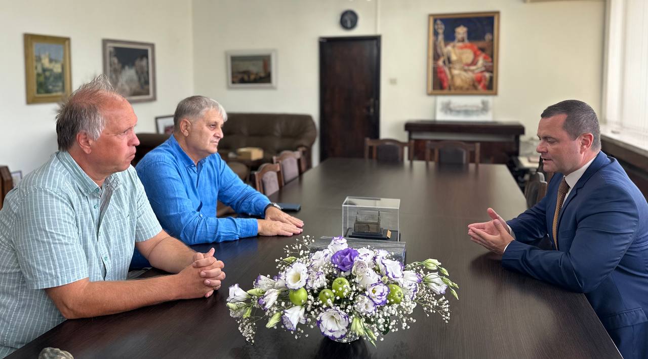 Пенчо Милков се срещна с представители на фондация „Захари Стоянов“ по повод реставрацията на гробницата на възрожденеца