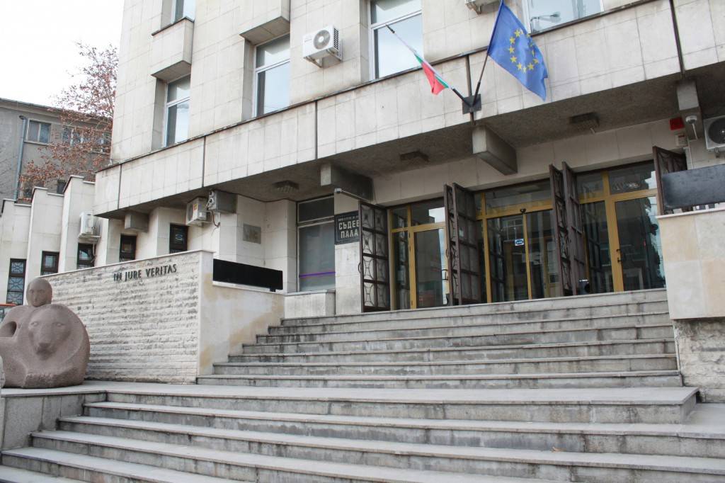 Великотърновският съд освободи и 15-годишния Станислав от ареста и го прати на Детска педагогическа стая