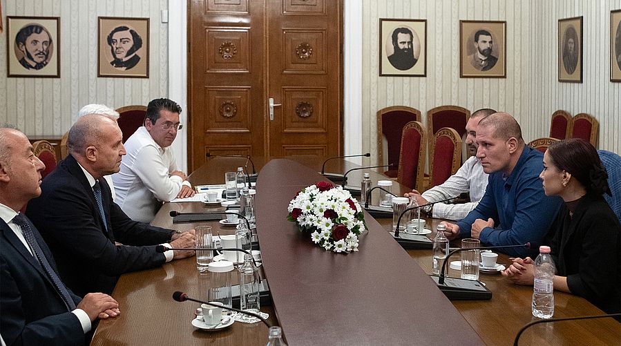 Президентът ще сезира компетентните органи след сигнали за нарушения във ВМЗ-Сопот